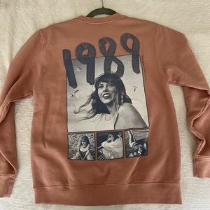 Taylor Swift 1989 sweatshirt.